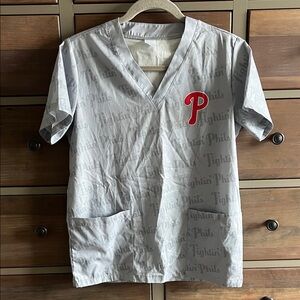Gray Fightin' Phils Scrub shirt